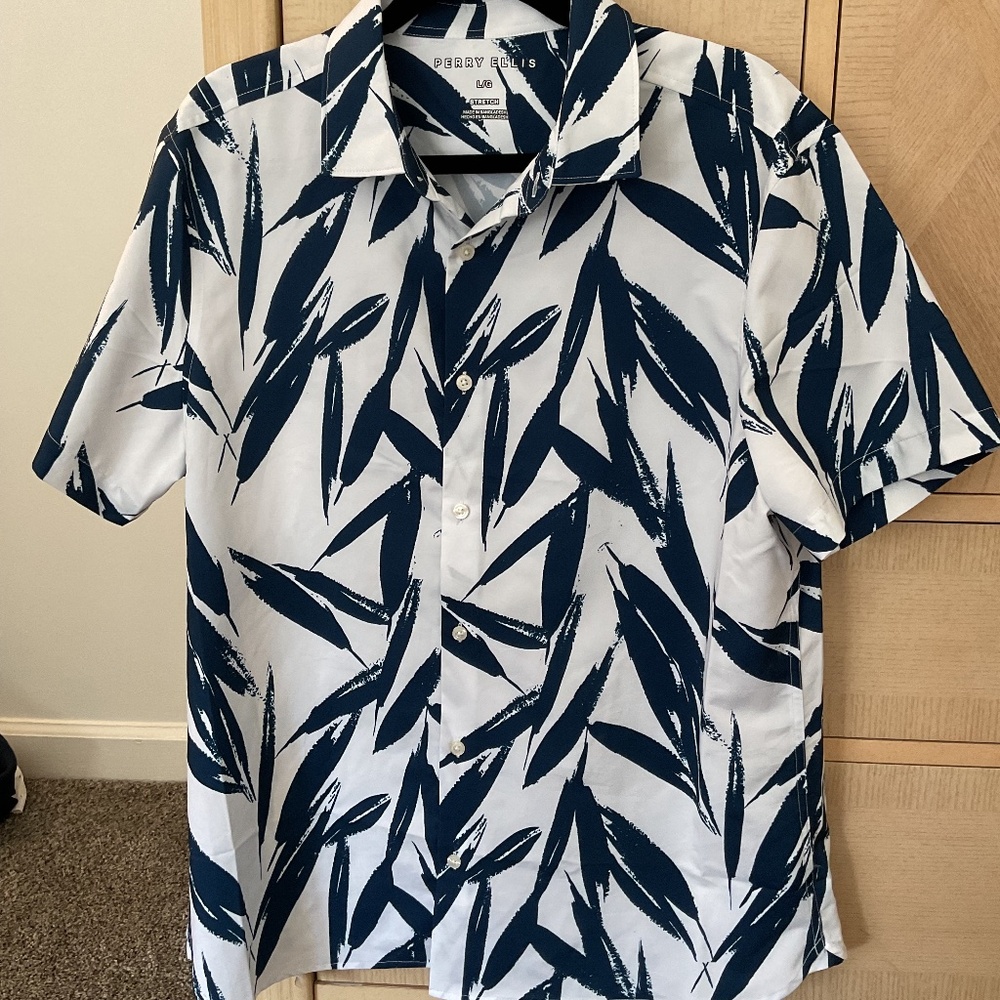 Men’s casual short sleeve button down